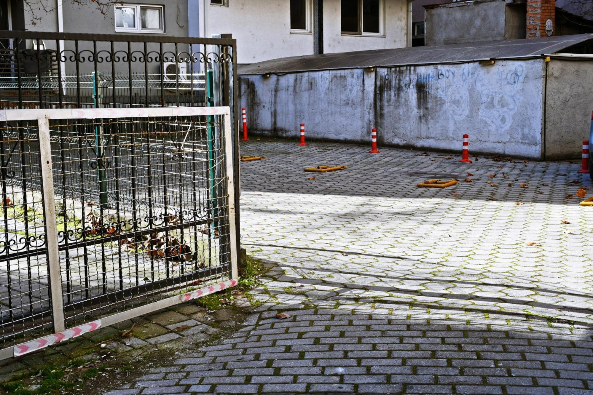 Sani Free Parking *